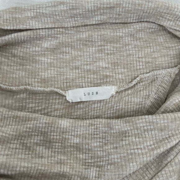 Lush Flowy Cowlneck Pullover Top - Picture 4 of 7